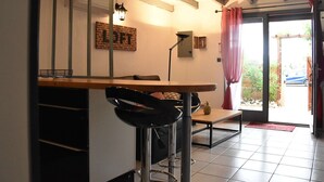Interior - Cozy 2BR Pavilion with Pool, A/C & Private Terrace – Steps from Beach, Shops (Gruissan)