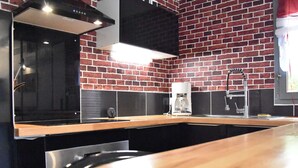 Coffee/tea maker, fridge, microwave, oven - Cozy 2BR Pavilion with Pool, A/C & Private Terrace – Steps from Beach, Shops (Gruissan)