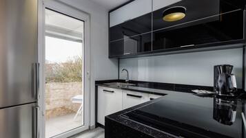 Refrigerador, horno, parrilla de estufa y lavavajillas