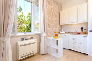 Premium-Studiosuite, 1 King-Bett, Nichtraucher | Allergikerbettwaren, Betten mit Memory-Foam-Matratzen, Minibar