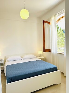 4 bedrooms, in-room safe, iron/ironing board, travel cot