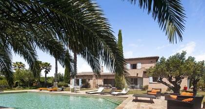 Villa 10 Pax / heated pool / Pampelonne area / AC / 900m Market / 5 suites