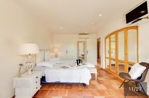5 bedrooms, iron/ironing board, travel cot, free WiFi