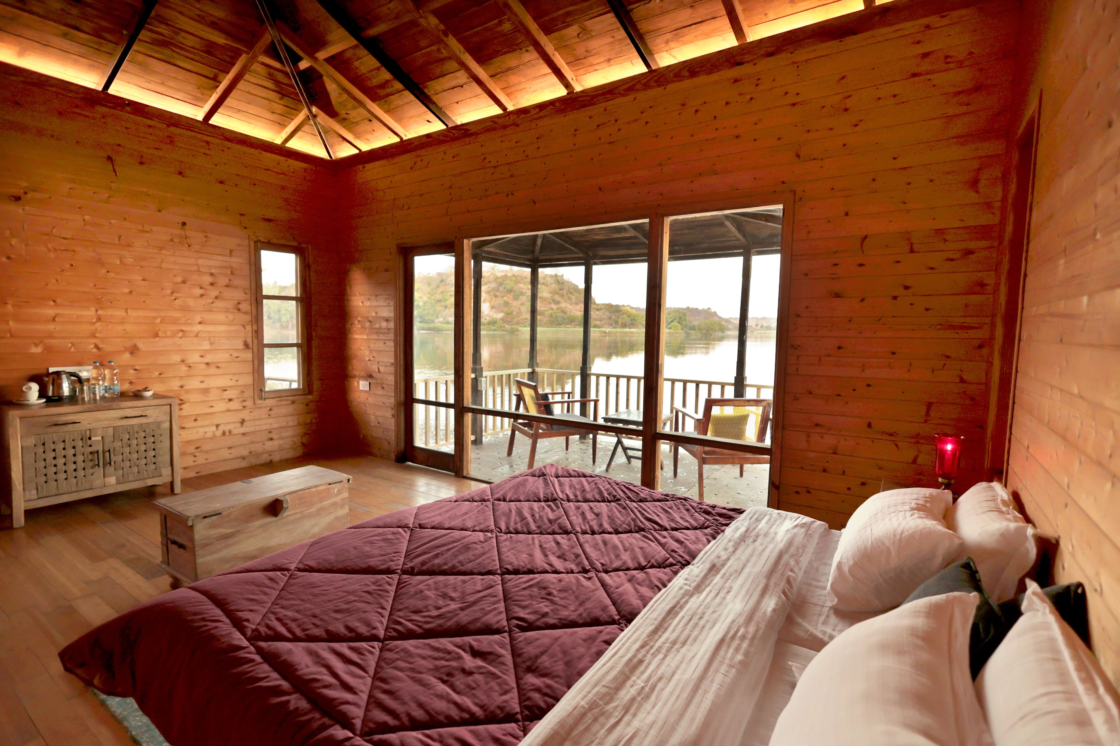 Ropa de cama de alta calidad, escritorio y cortinas blackout 