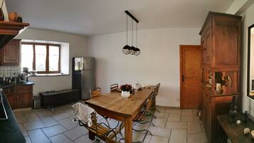 Réfrigérateur, four, plaque de cuisson, lave-vaisselle