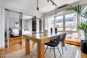 3 Schlafzimmer, Schreibtisch, Bügeleisen/Bügelbrett, Reisekinderbett