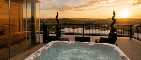 Outdoor spa tub