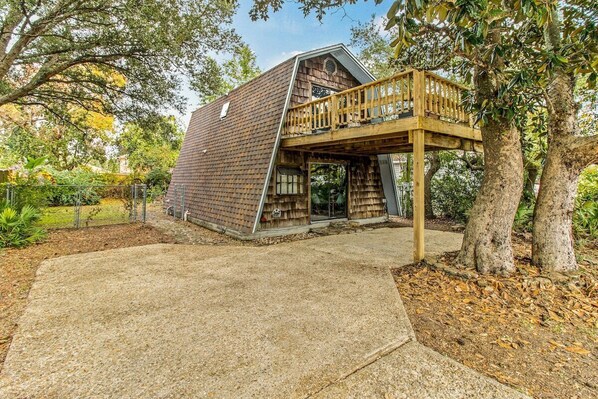 Exterior - Amazing A-frame 5-minute drive from Beach (Pensacola)