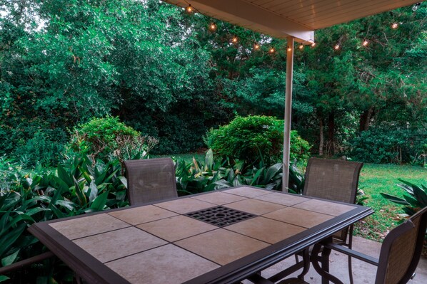 屋外ダイニングエリア