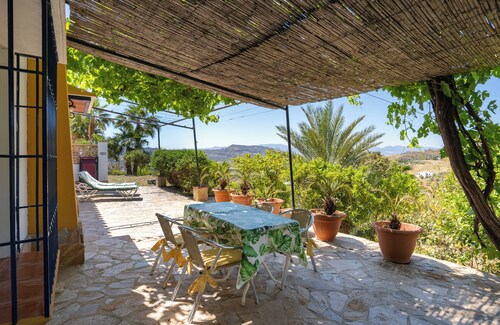 Magnificent country house with Pool. Great views and location!