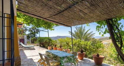 Magnificent country house with Pool. Great views and location!