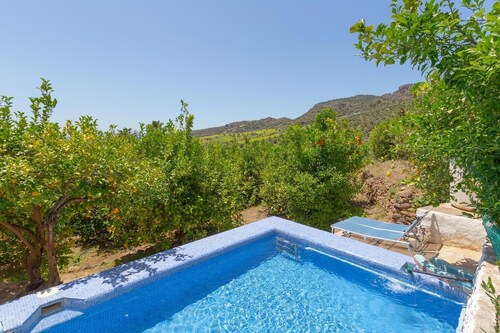 Magnificent country house with Pool. Great views and location!