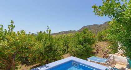 Magnificent country house with Pool. Great views and location!