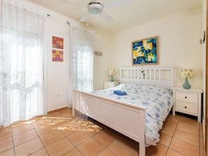 2 dormitorios y Internet