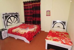 Twin Room | Free WiFi - Kashmir Heights Hotel and Restaurant  (Sudhan Gali)