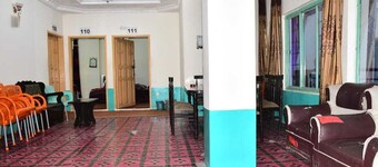 카미르 하이츠  호텔  앤 레스토랑 