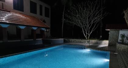 Rural Retreat with Garden Pool, Birdsong and Scenery.