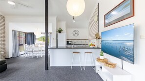 Fridge, microwave, oven, stovetop - Villa Ellisa, 5/10 Columbia Cl - stunning unit with stunning views (Nelson Bay)