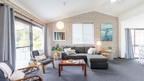 Smart TV - Villa Ellisa, 5/10 Columbia Cl - stunning unit with stunning views (Nelson Bay)