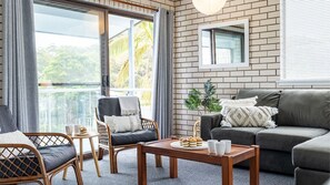 Smart TV - Villa Ellisa, 5/10 Columbia Cl - stunning unit with stunning views (Nelson Bay)