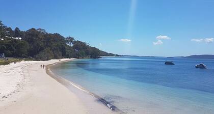 Dutchies By The Sea, 2 61 Christmas Bush Ave - Spectacular views, close to the beach, Wi-Fi