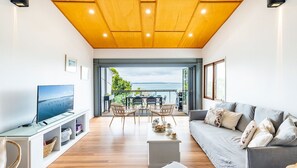 Smart TV - Dutchies By The Sea, 2 61 Christmas Bush Ave - Spectacular views, close to the beach,  Wi-Fi (Nelson Bay)