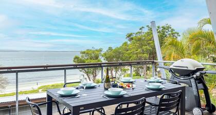 Dutchies By The Sea, 2 61 Christmas Bush Ave - Spectacular views, close to the beach, Wi-Fi