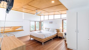 3 bedrooms, iron/ironing board, free WiFi - Dutchies By The Sea, 2 61 Christmas Bush Ave - Spectacular views, close to the beach,  Wi-Fi (Nelson Bay)