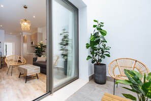 Basic Apartment | Terrace/patio