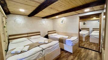 經濟客房 | 高級寢具、羽絨被、舒適加層、迷你吧