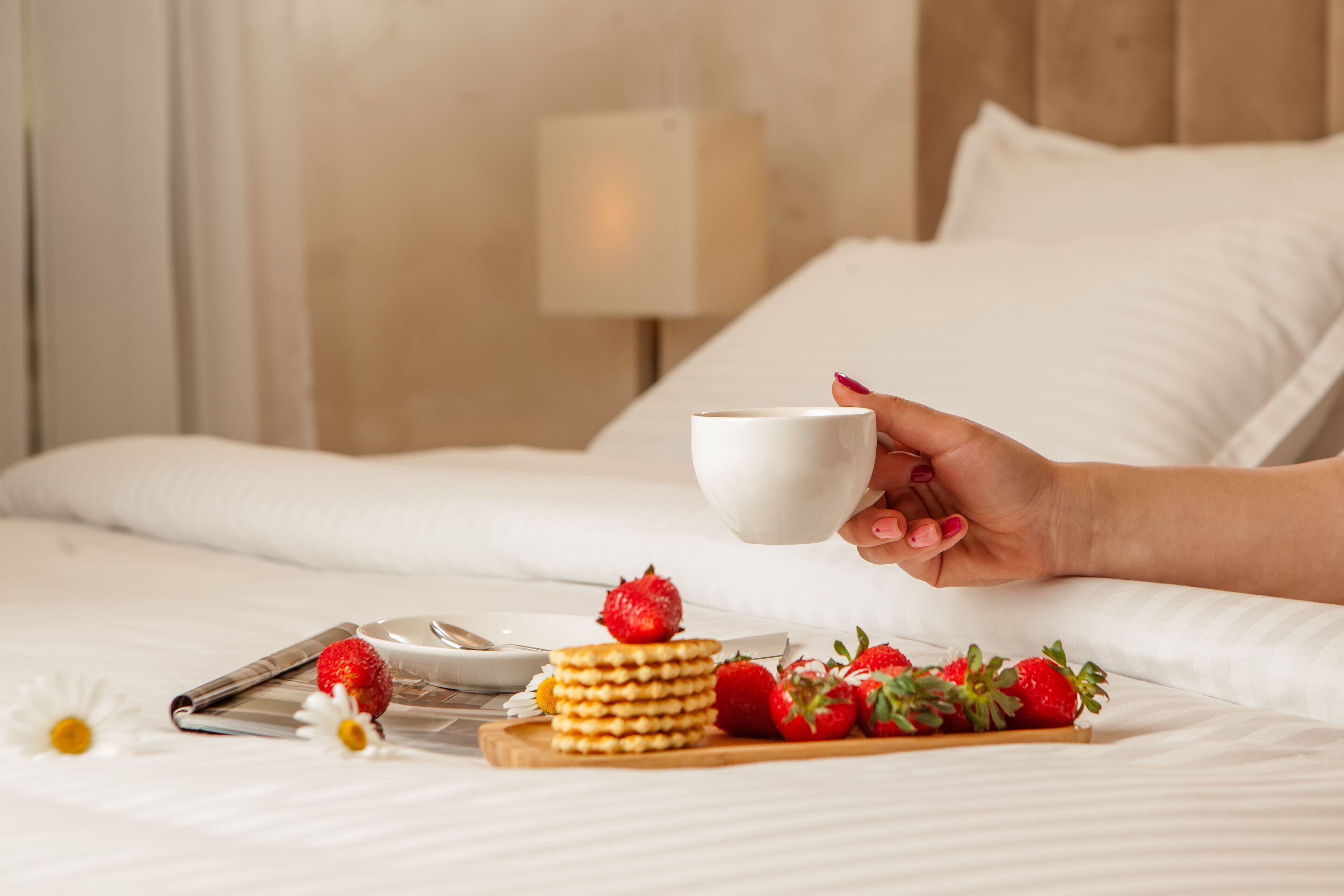 Luxe beddengoed, donzen dekbedden, pillowtop-bedden, een minibar