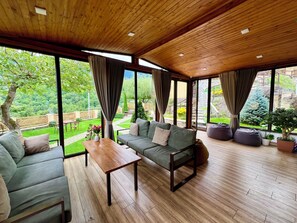 Lounge - Dilivita Rest House (Gosh)