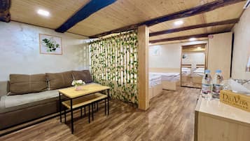 Economy Room | Premium bedding, down duvets, pillow-top beds, minibar