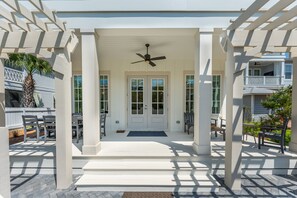 Outdoor dining - Brand New Luxury 4BR Seacrest Rosemary Alys 30A (Rosemary Beach)