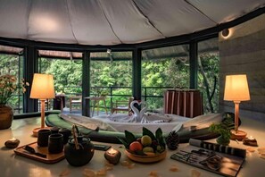 Blackout drapes, free WiFi - Naked Stables (Huzhou)