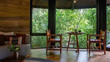 Blackout drapes, free WiFi