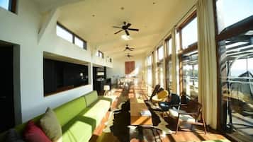 Blackout drapes, free WiFi