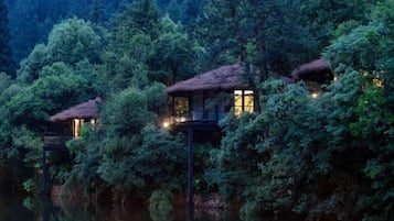 Blackout curtains, free WiFi