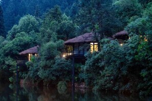 Blackout drapes, free WiFi - Naked Stables (Huzhou)