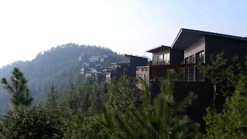 Hill Side Tree Top Villa - 4 Bedroom | Blackout drapes, free WiFi