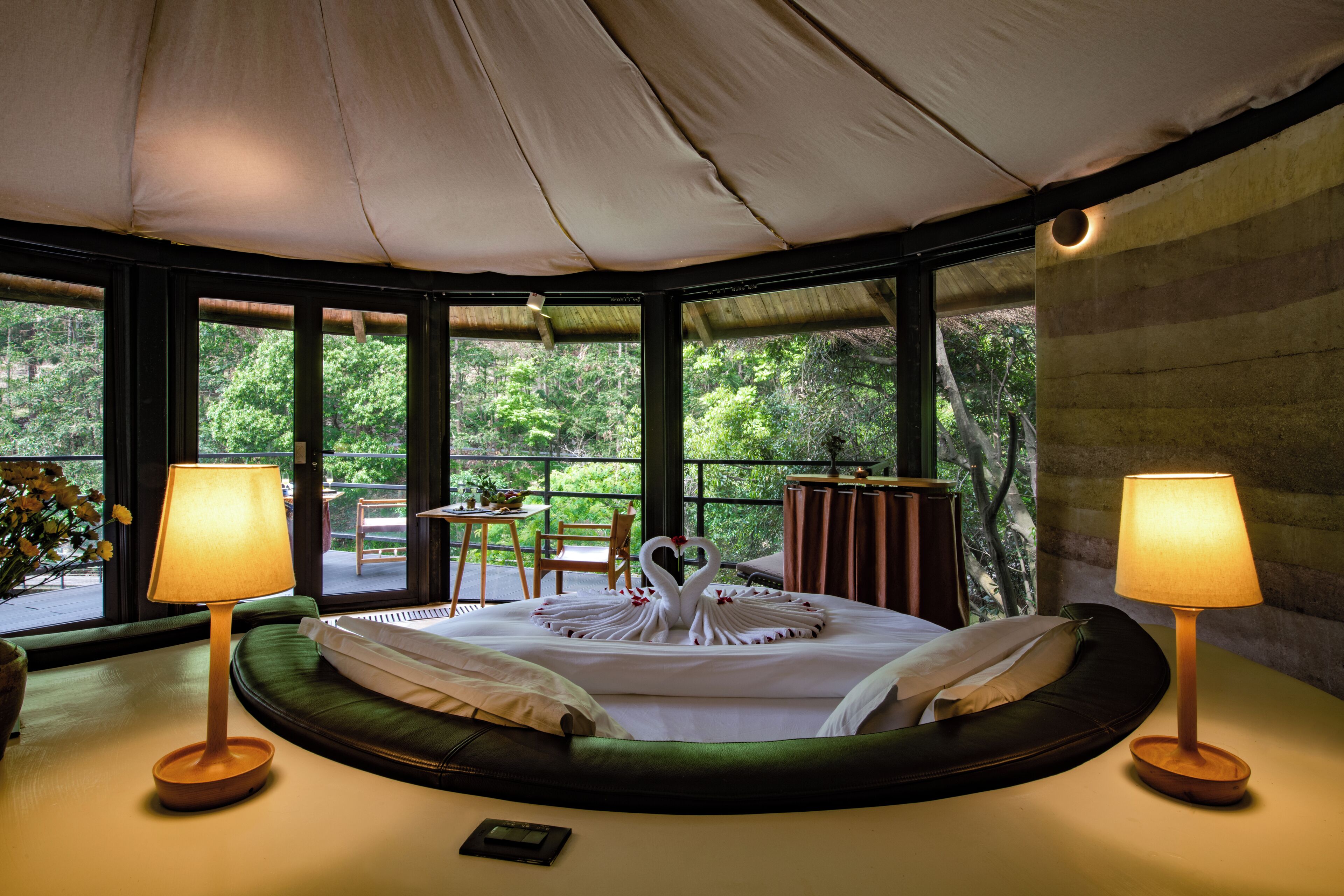 Earth Hut with Round Bed | Blackout curtains, free WiFi