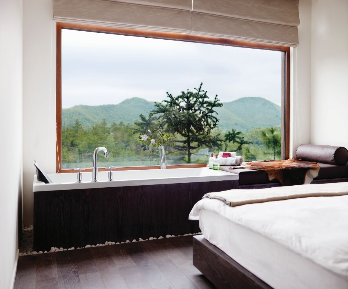 Combined shower/bathtub, hair dryer, children's dressing gowns, slippers