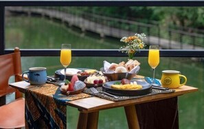 遮光窗簾/窗簾、嬰兒床、免費 Wi-Fi