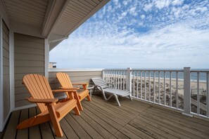 Property grounds - Oceanfront four bedroom, two 1/2 bath townhome located on 86th St (Ocean City)