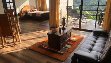 Chalet | 2 bedrooms, free WiFi, bed sheets