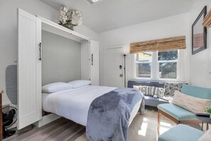 1 bedroom, desk, iron/ironing board, WiFi