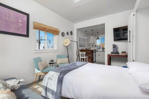 1 bedroom, desk, iron/ironing board, WiFi