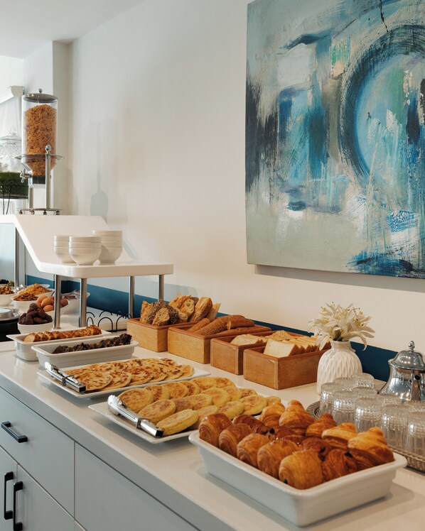 Petit déjeuner buffet (40 MAD par personne)