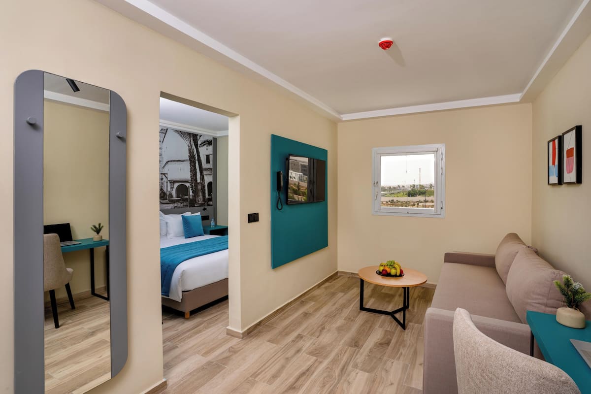 Suite junior | Escritorio, insonorización, wifi gratis y ropa de cama