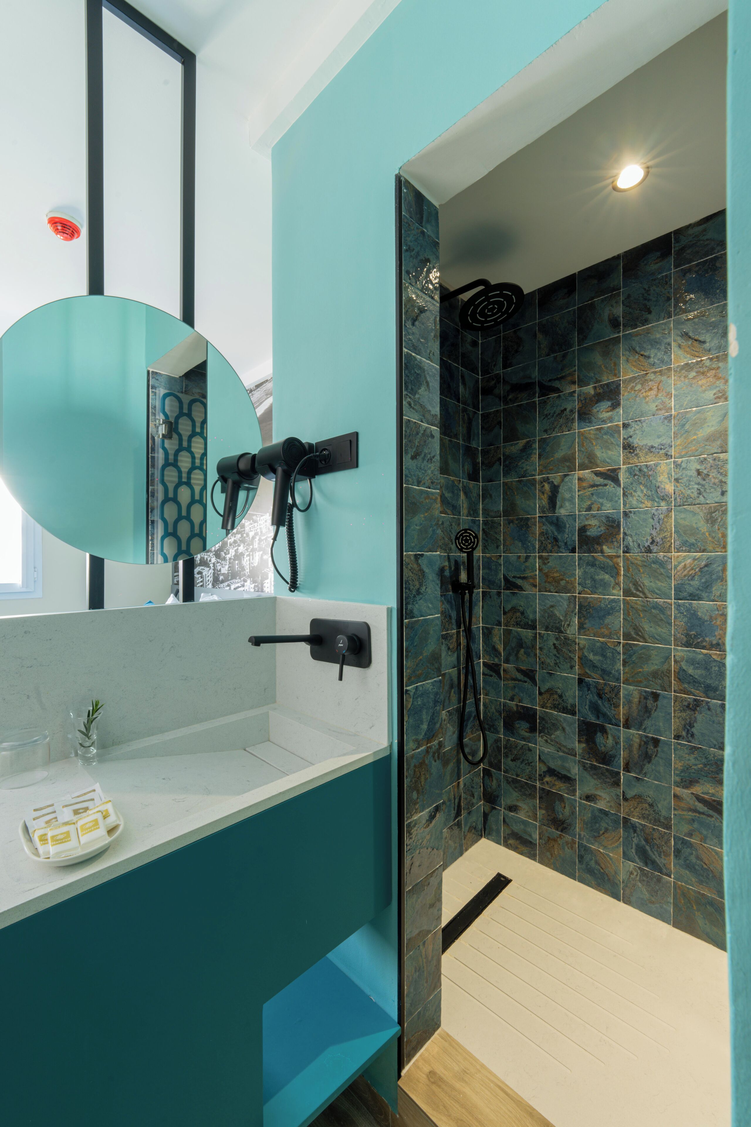 Standard-Doppelzimmer | Badezimmer | Badewanne, Handtücher